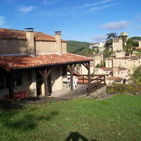 Holiday home Charmante Maison A Avec Jardin Et Balcon Puy-l'Eveque