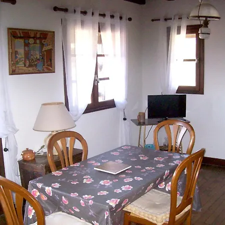 Holiday home Charmante Maison A Avec Jardin Et Balcon Puy-l'Eveque