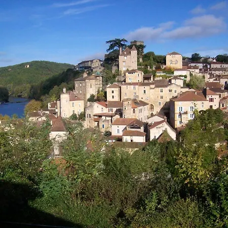 Charmante Maison à Puy-l'évêque Avec Jardin Et Balcon Puy-lʼÉvêque