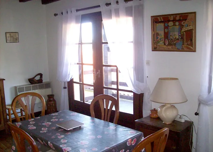 Charmante Maison A Avec Jardin Et Balcon